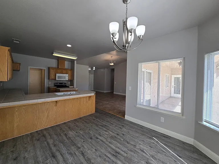 4726 N Erie Ave — Photo 8