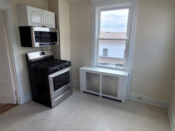 17 Main St #2W