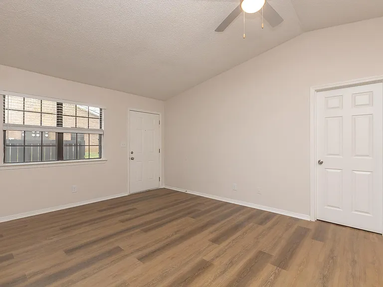 Summerfield Apartments — Photo 25