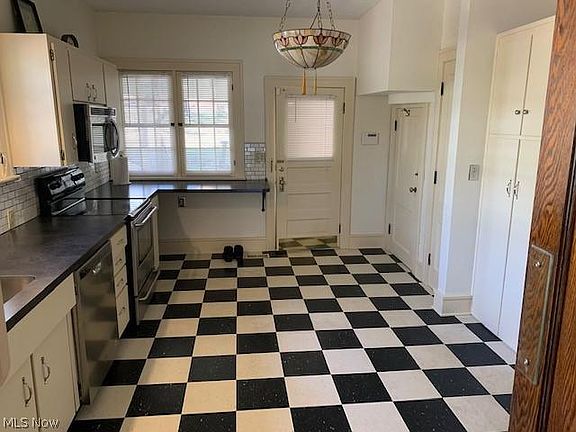 2nd image of 1045 Quinby Ave