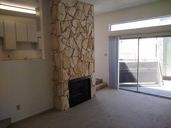 3rd image of 13561 Moorpark St #208