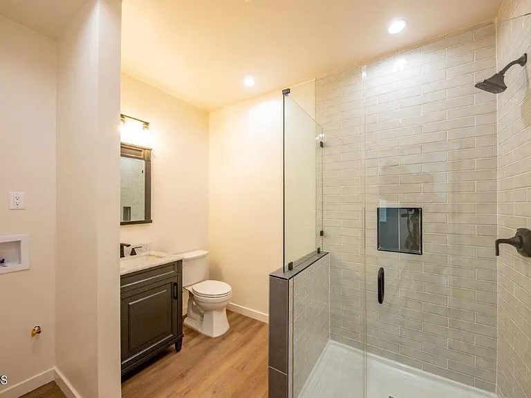 3246 Altura Ave #B — Photo 6