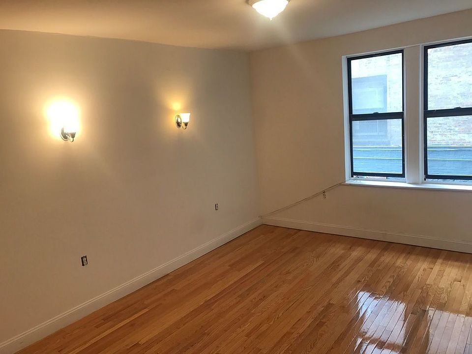 1st image of 19 Cumming St APT 1F