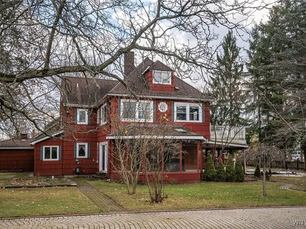 1270 W Arnold Dr, Lake View, NY 14085