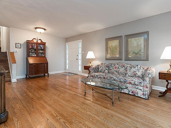 4th image of 512 Beach Ave