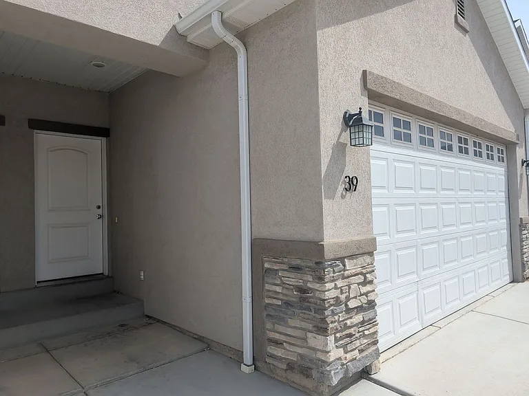 173 E Fiddlers Canyon Rd #39 — Photo 4