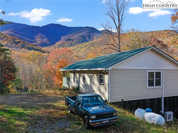 219 Raven Rock Lane, Burnsville, NC 28714