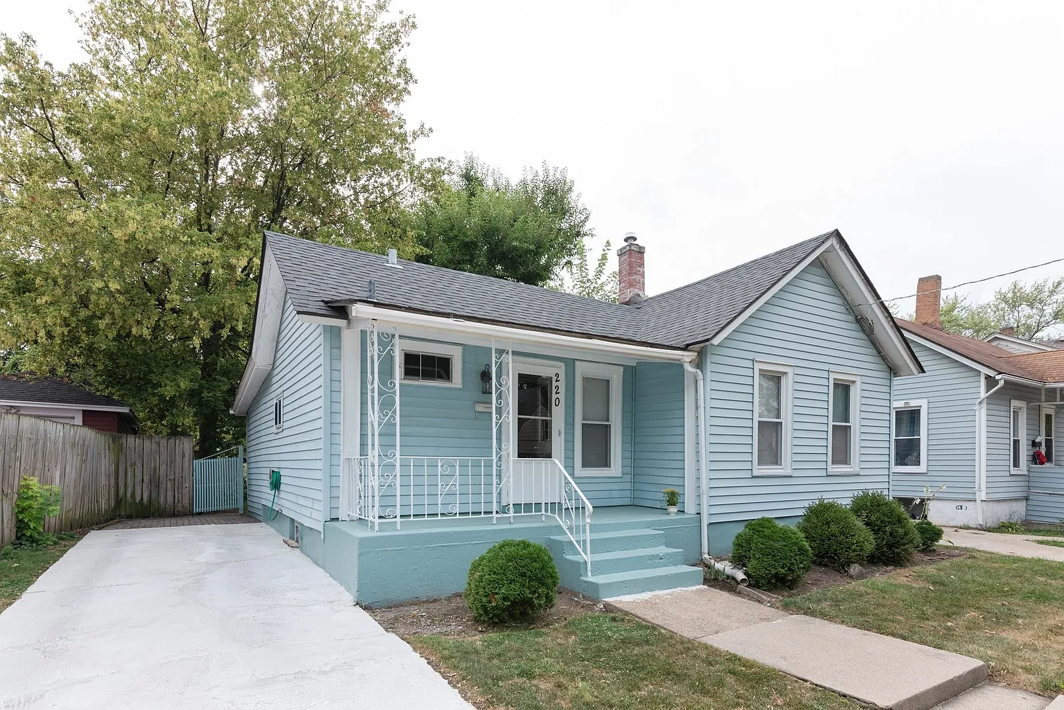 220 Harvey St photo 1