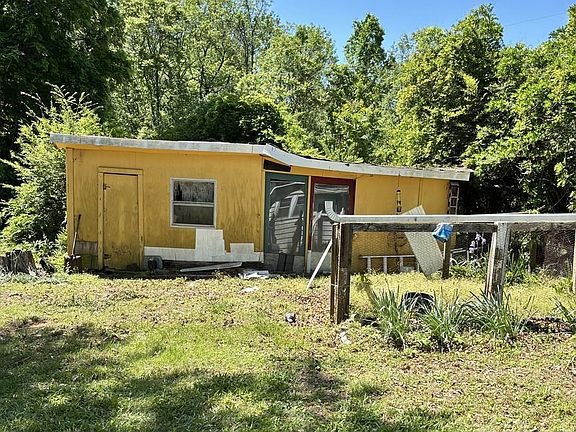 4th image of 14 Bluespruce Dr