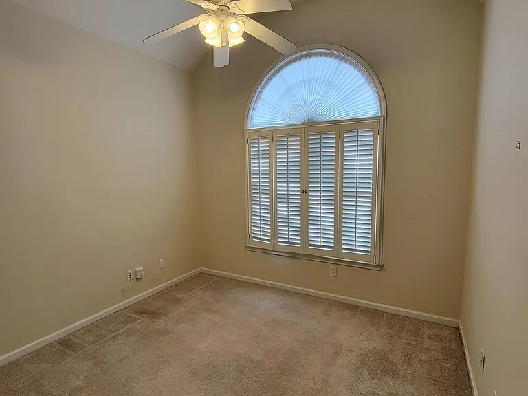 225 Lockmeade Way — Photo 24