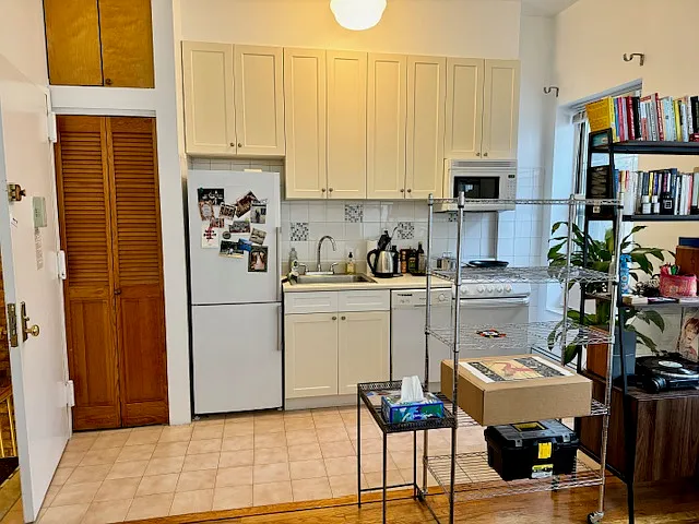 245 W 16th St #C2 — Photo 10