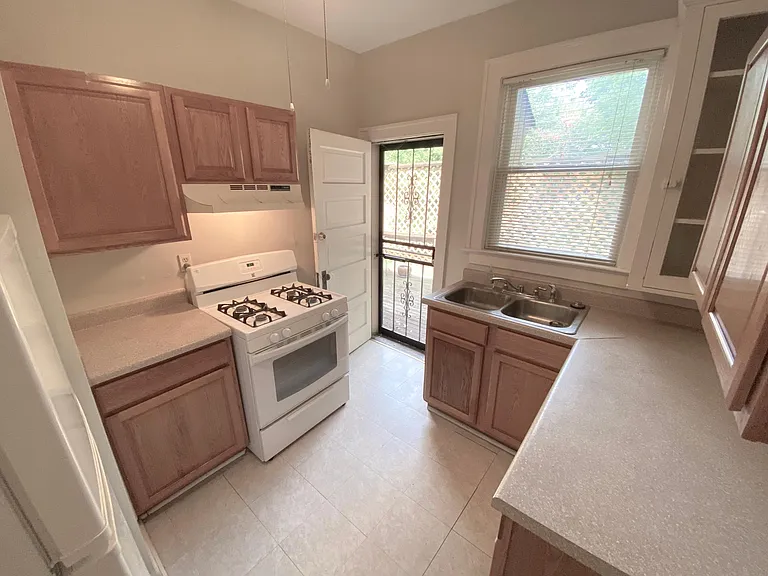 88 N Willett St #3 — Photo 6