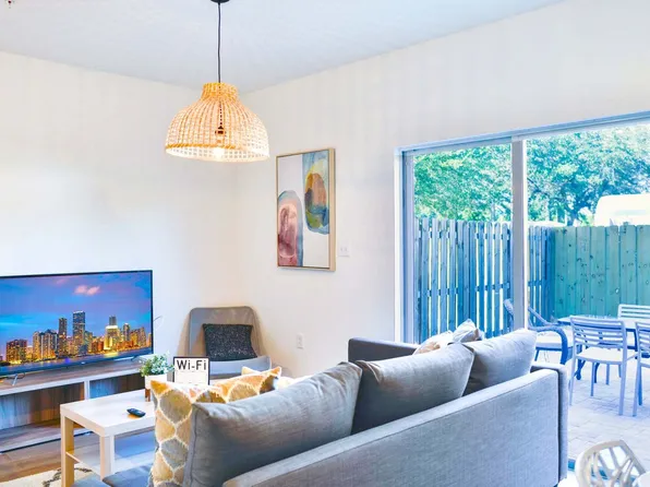 171 NW 158th St, Miami, FL