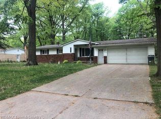 4306 Lawnwood Ln, Burton, MI 48529