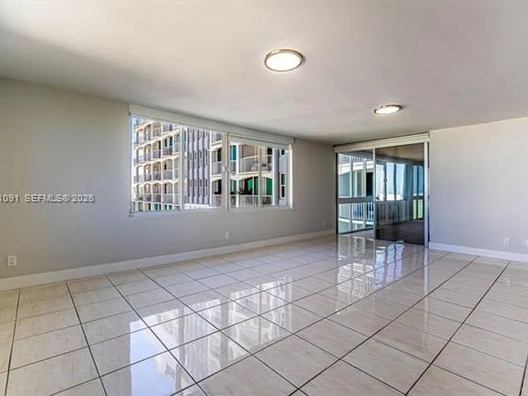 5401 Collins Avenue Cu #919 — Photo 5