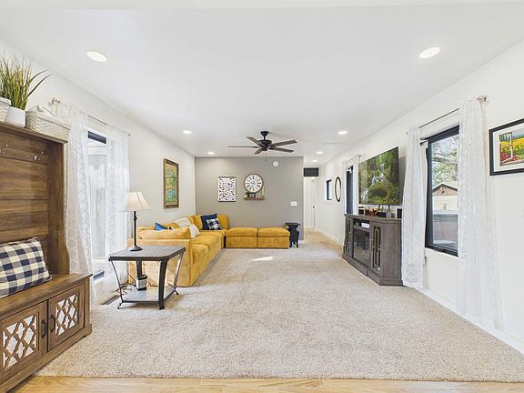 4th image of 433 Combs Ave