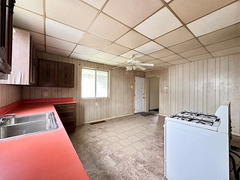 1208 Williams St — Photo 4