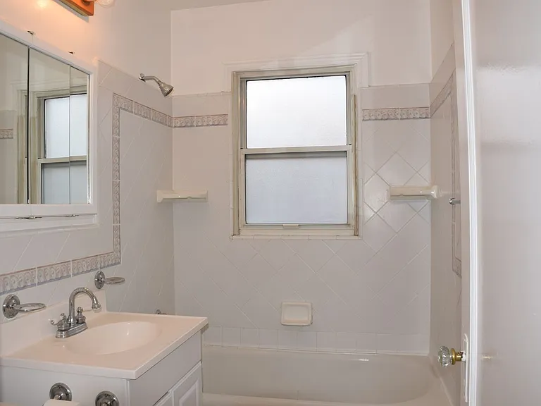 864 E Bryan Ave — Photo 10