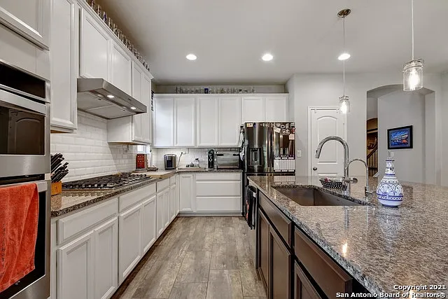 9113 Sunpool — Photo 12