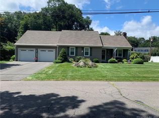 54 Round Hill Rd, Naugatuck, CT 06770