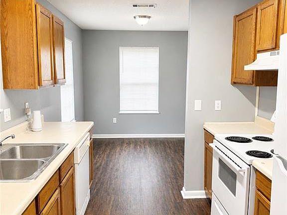 3rd image of 1210 Smith Sq