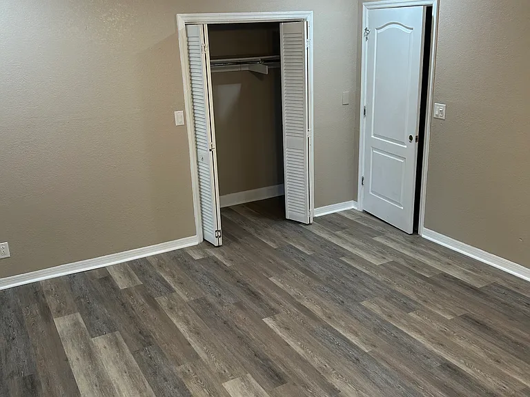 427 Crestwood St — Photo 10