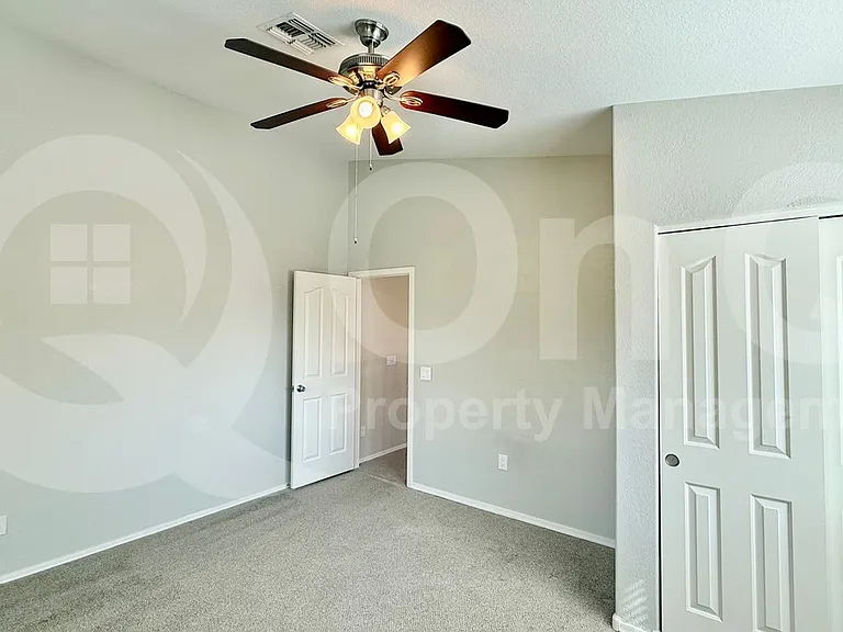 1481 E Cheyenne St — Photo 25