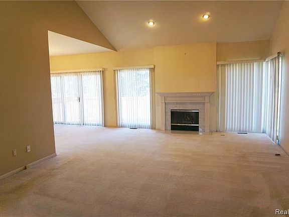 5th image of 24615 Edgewood Dr #1