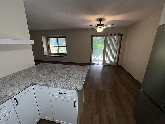 3rd image of 4517 Woodland Ave Unit 3