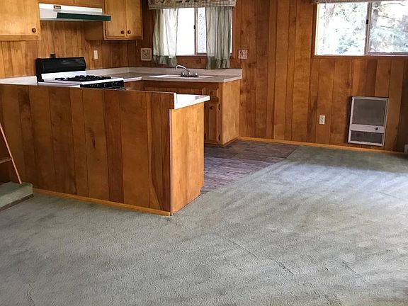 3rd image of 738 Bergschrund Dr