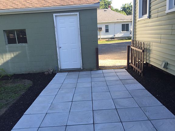 garage - driveway back entry