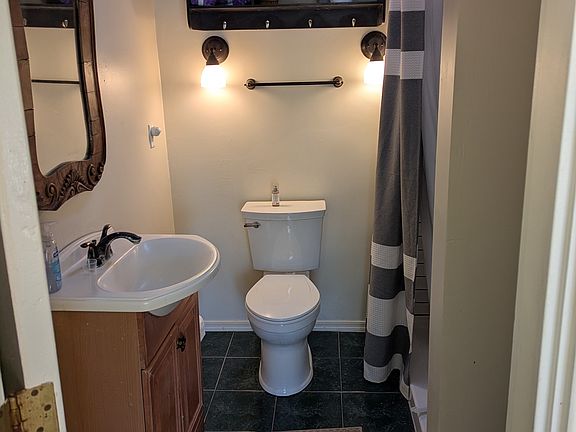 5th image of 213 E Quarterhorse Ln #1