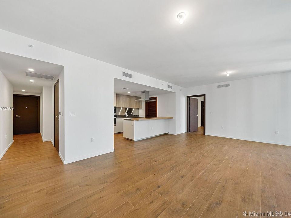 1st image of 1000 Brickell Plz #2909