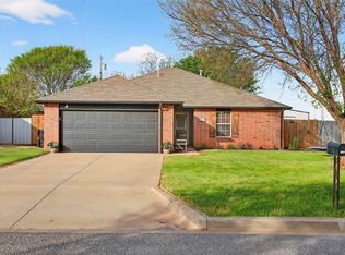 117 Meadow Ridge Dr, Elk City, OK 73644