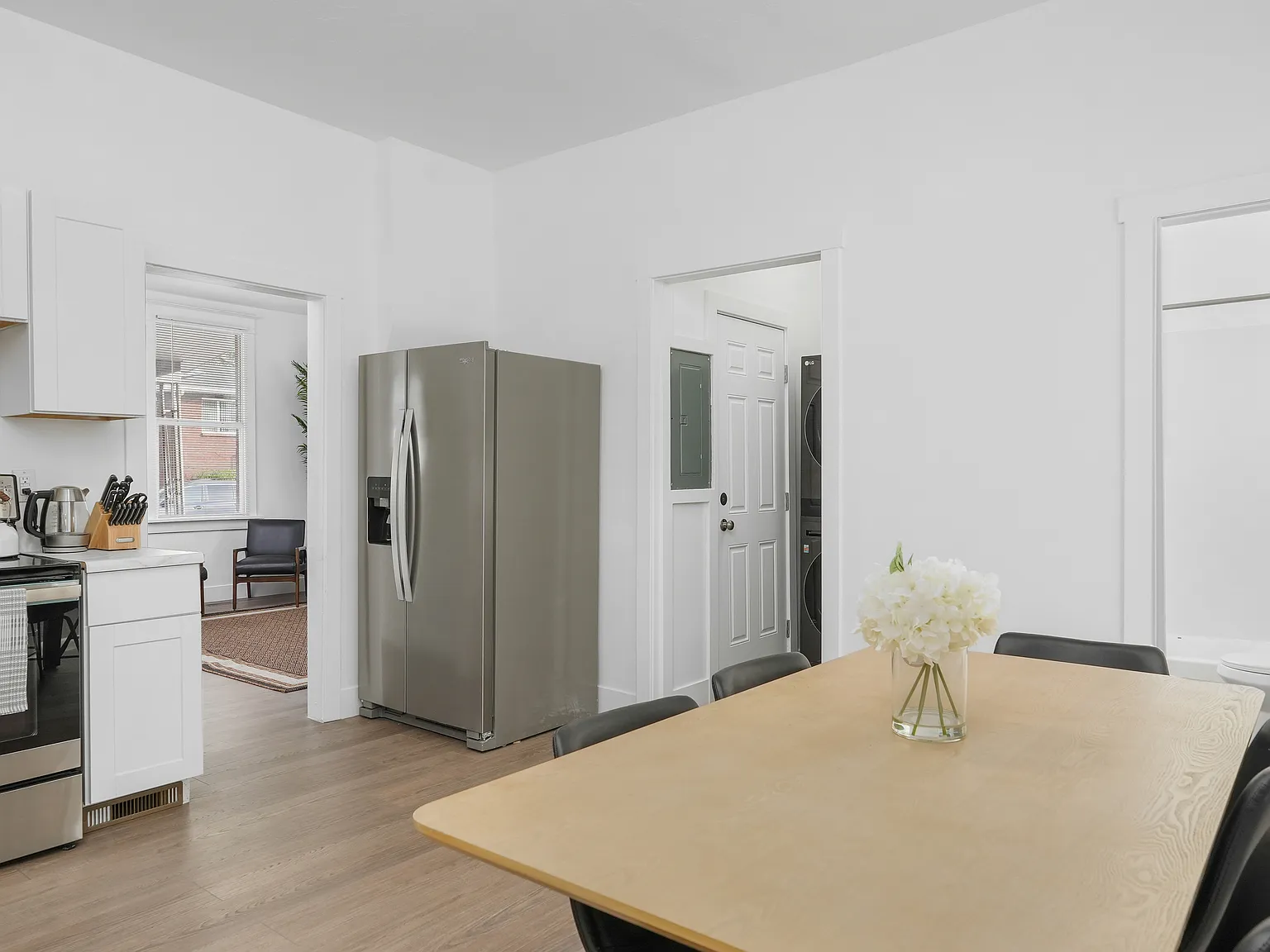 6 bed, 3000 sqft, $5,000 — Photo 4