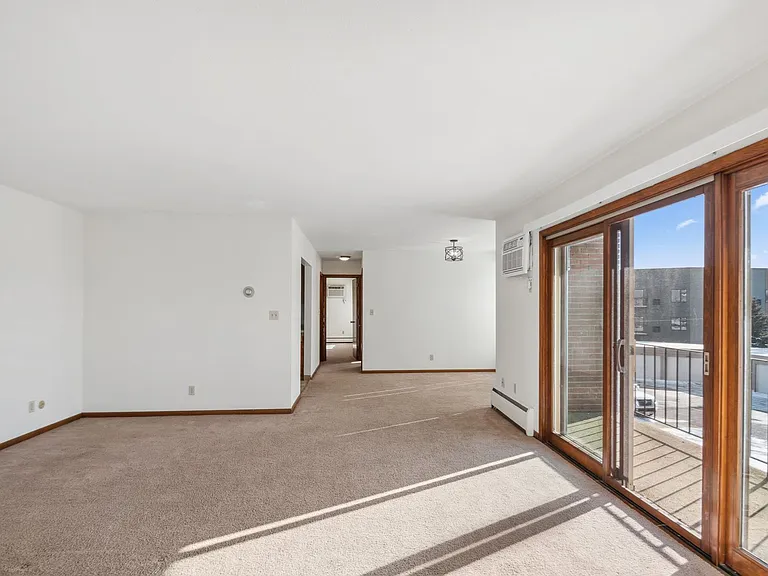 Rose Mall Apartments — Photo 15