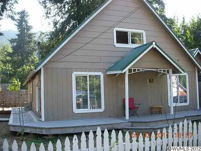 136 2nd Ave SW photo 1