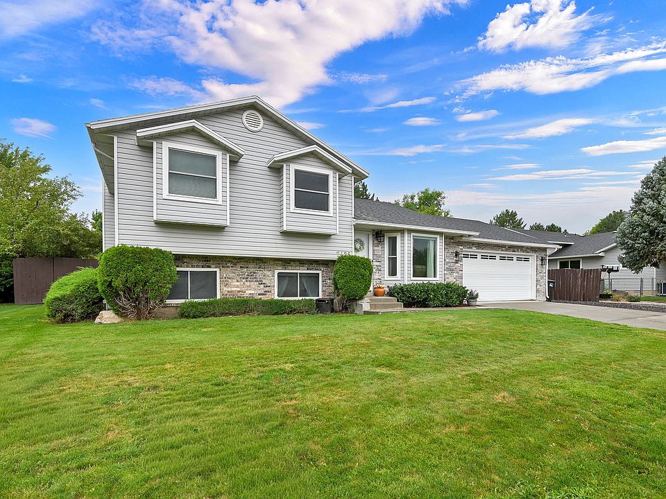 1st image of 2425 E View Dr