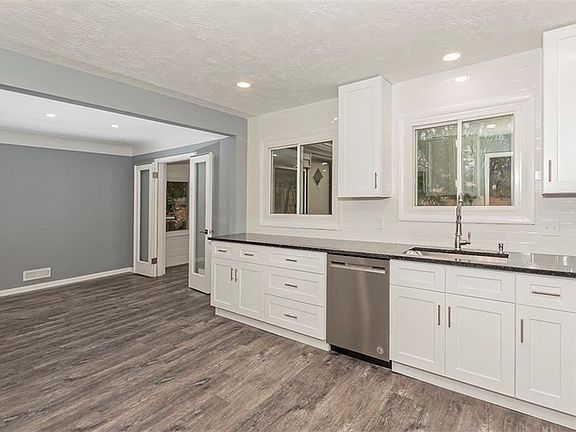 4th image of 3356 Somerset Dr