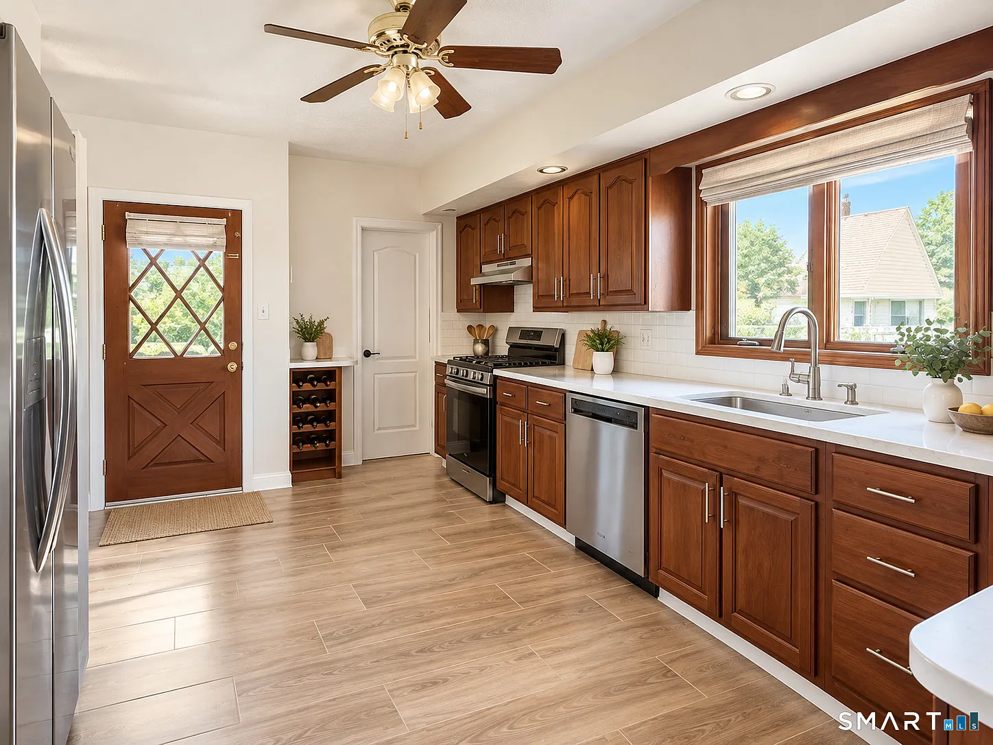 3 bed, 2.0 bath, 700 sqft, $2,000 — Photo 3