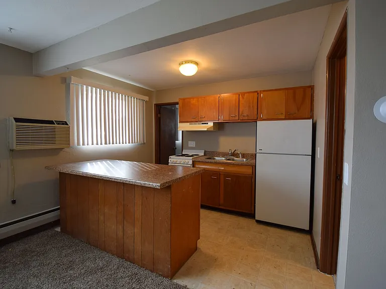 Swift Street Apartments — Photo 6