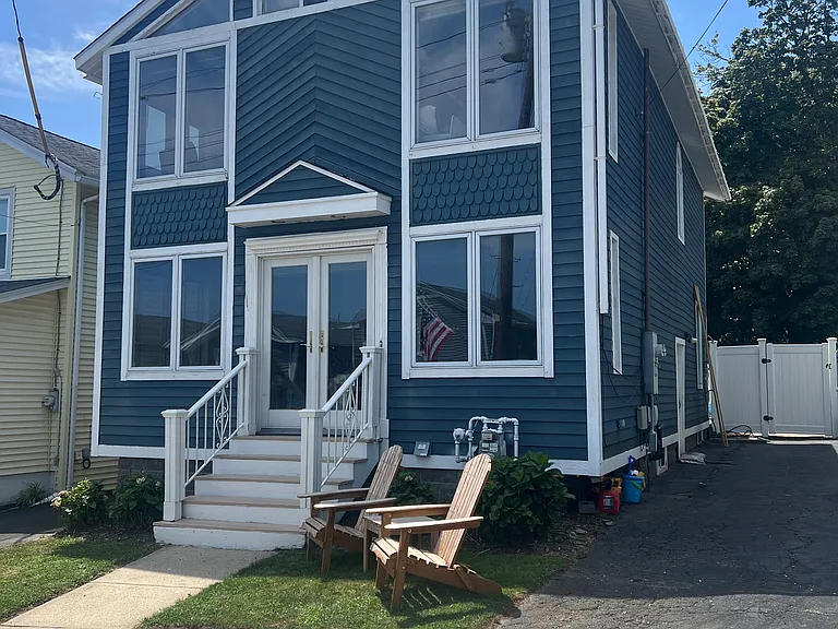 35 Lawrence Ave — Photo 1
