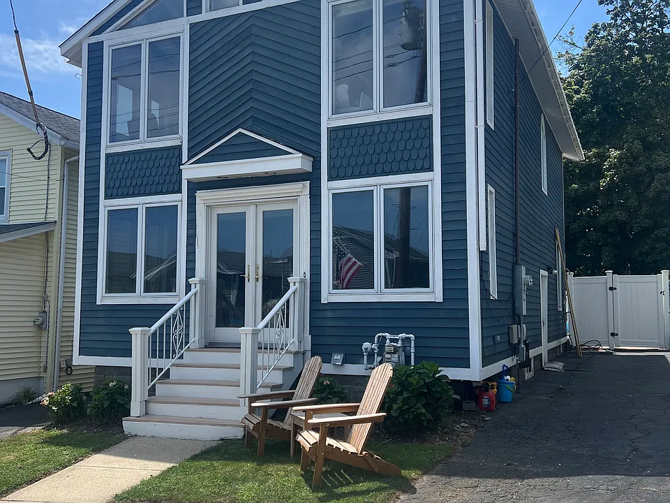 35 Lawrence Ave