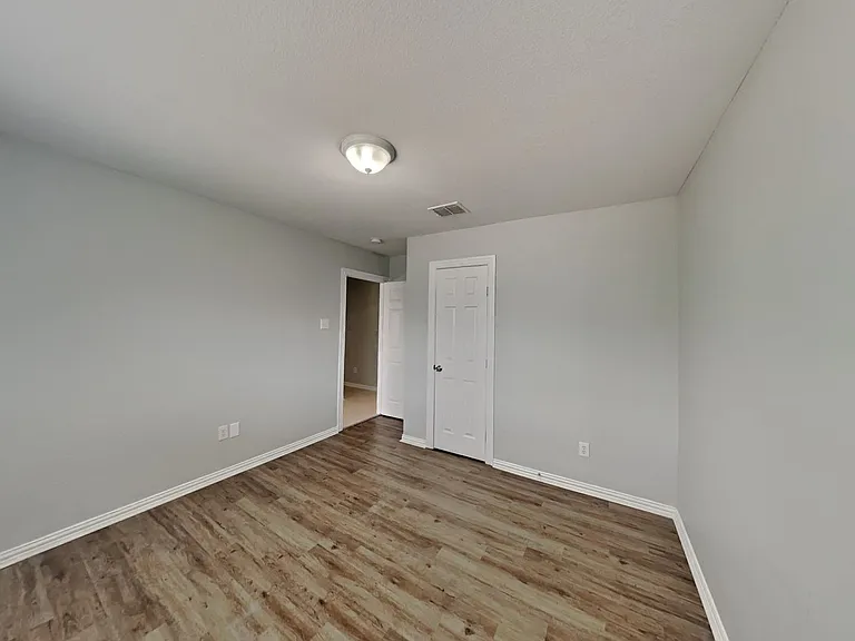 1838 Crooks Ct — Photo 8