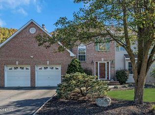 32 Sarah Ln, Howell, NJ 07731