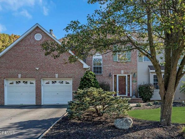32 Sarah Ln