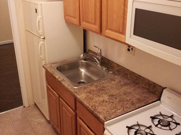 2nd image of 1244 Lombard St APT 3R
