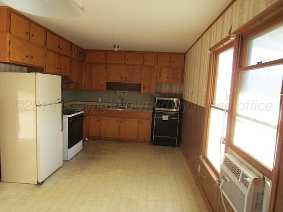 4th image of 2141 N Sumner St
