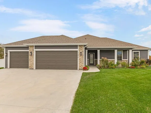 1202 Little Knife Dr, Lawrence, KS 66049