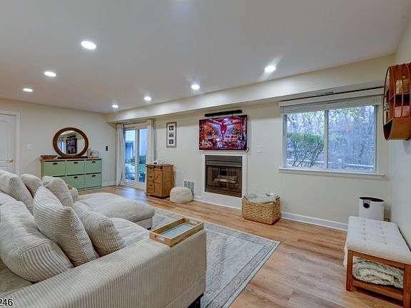 5th image of 102 Woods Edge Dr Unit 102